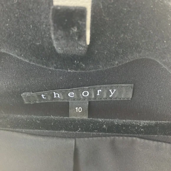 Blazer - Picture 2 of 5